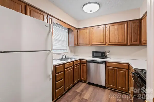 239 13th Avenue PL NW #16, Hickory, NC 28601