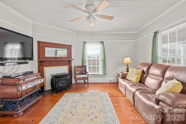 1244 21st ST NE, Hickory, NC 28601