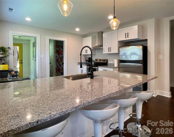 115 Powell ST, Swannanoa, NC 28778