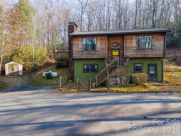 84 Forest TRL, Balsam Grove, NC 28708