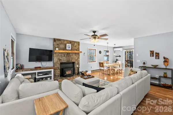 52 Treanors PL, Maggie Valley, NC 28751