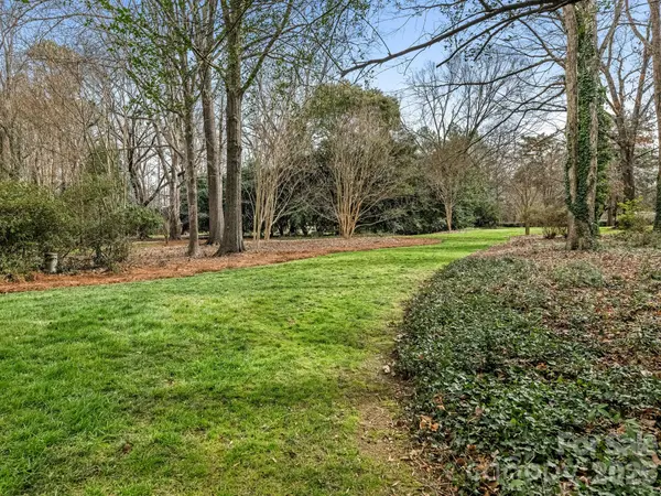 2722 Loch LN, Charlotte, NC 28226