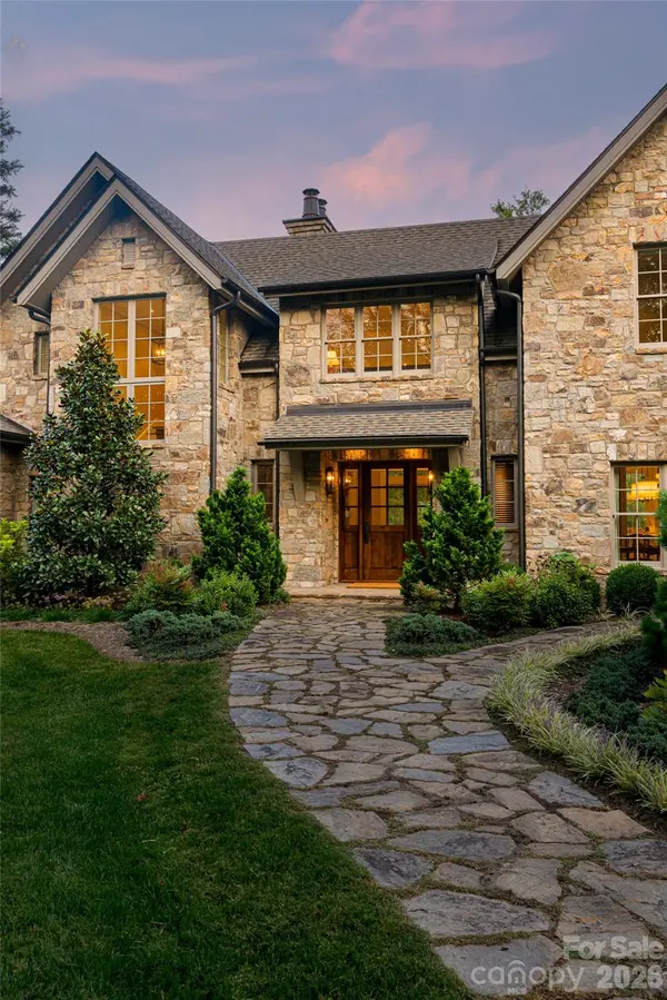 402 Vanderbilt RD, Asheville, NC 28803