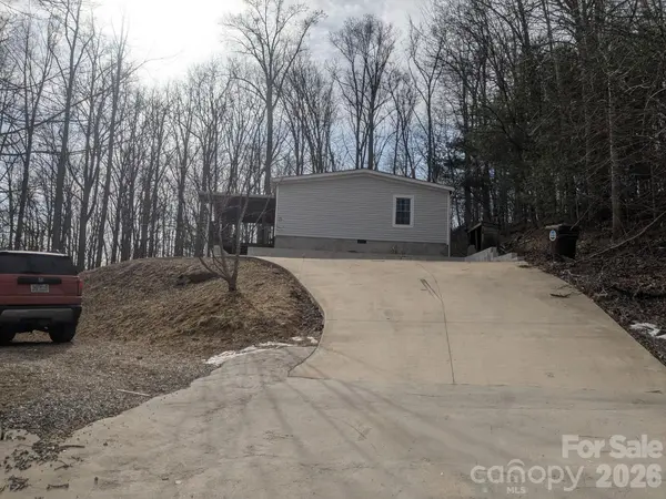 11 Gertrude LN, Candler, NC 28715