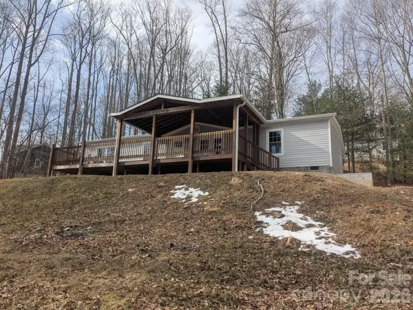 11 Gertrude LN, Candler, NC 28715