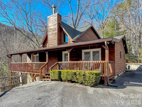 30 Edgewater LN, Maggie Valley, NC 28751