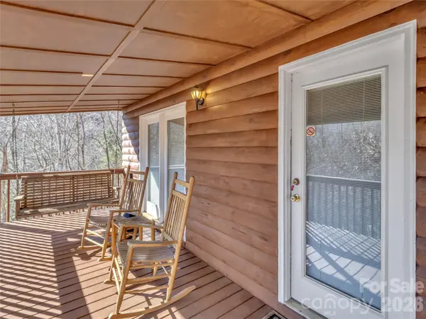 30 Edgewater LN, Maggie Valley, NC 28751