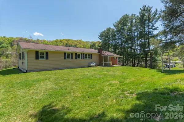 96 Tower LN, Waynesville, NC 28786