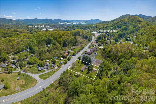 96 Tower LN, Waynesville, NC 28786