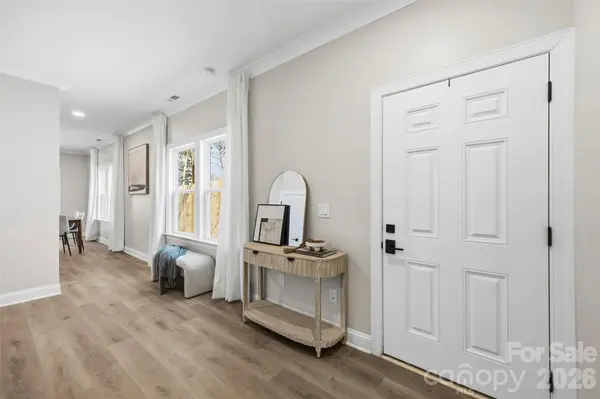 105 N Smallwood PL, Charlotte, NC 28216