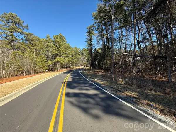 000 Thomas RD, Charlotte, NC 28278