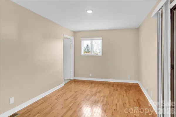 229 Riverhills DR, Forest City, NC 28043