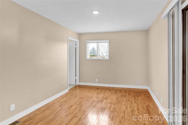 229 Riverhills DR, Forest City, NC 28043