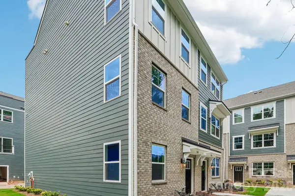 806 Hammers LN, Charlotte, NC 28205