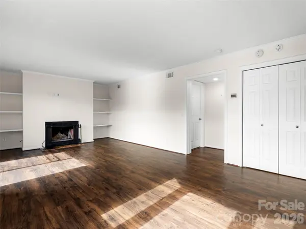 201 Racquet Club RD #15, Asheville, NC 28803