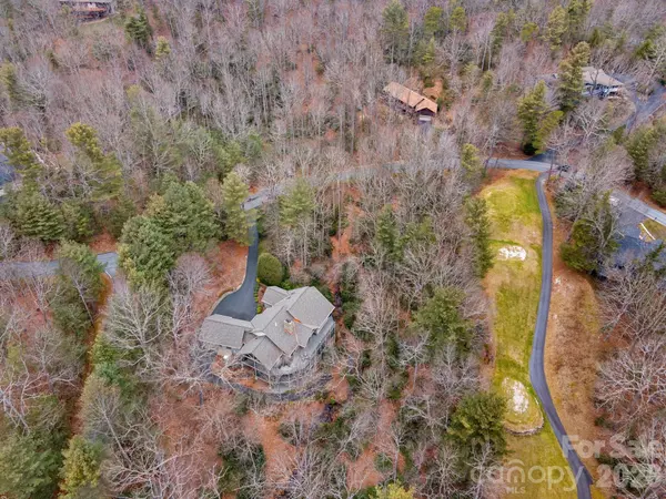 175 Overlook DR, Flat Rock, NC 28731