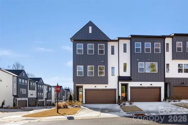 905 Archway LN, Charlotte, NC 28217
