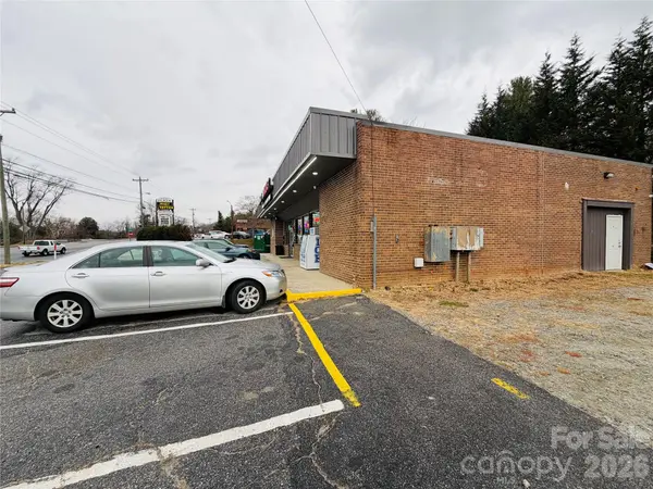 2020 Asheville HWY, Hendersonville, NC 28791