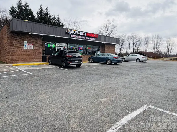 2020 Asheville HWY, Hendersonville, NC 28791
