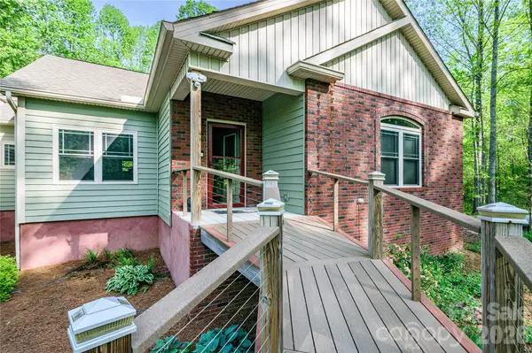 281 Ewbank RD, Etowah, NC 28729