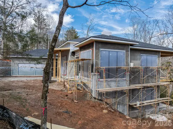 12 Falling Waters TRL, Arden, NC 28704