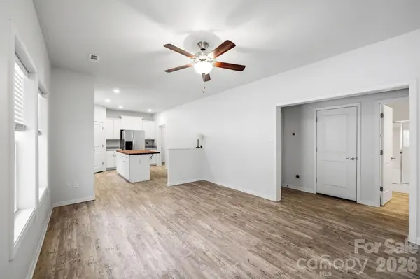 138 Lone Eagle LN, Hendersonville, NC 28739