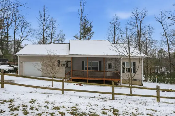 138 Lone Eagle LN, Hendersonville, NC 28739