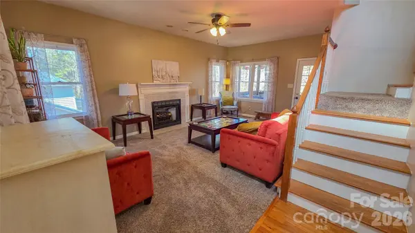 28 Sweetbriar CT, Asheville, NC 28803