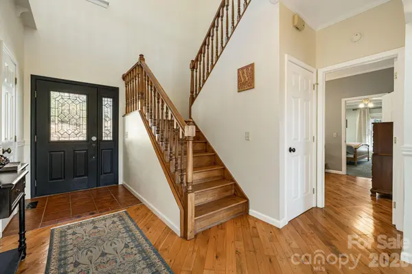 299 Lookout DR, Pisgah Forest, NC 28768