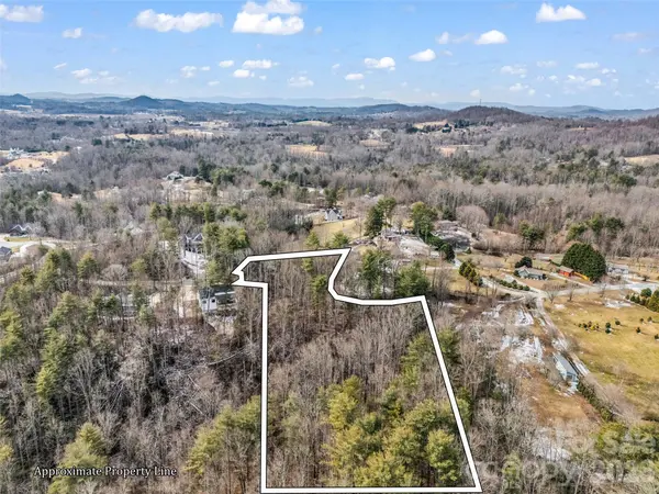 88 Summer Shade CT, Hendersonville, NC 28792