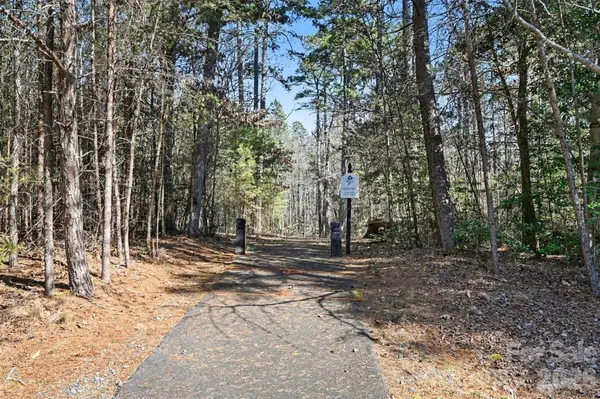 206 Lakewood CT, New London, NC 28127