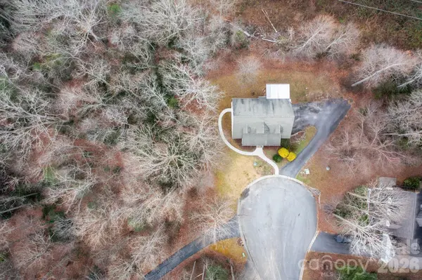 38 Gollum DR, Fairview, NC 28730