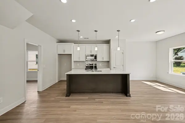 562 W Wilson AVE, Mooresville, NC 28115