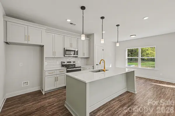 566 W Wilson AVE, Mooresville, NC 28115
