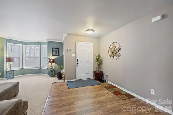 6127 Blue Ash LN, Charlotte, NC 28215