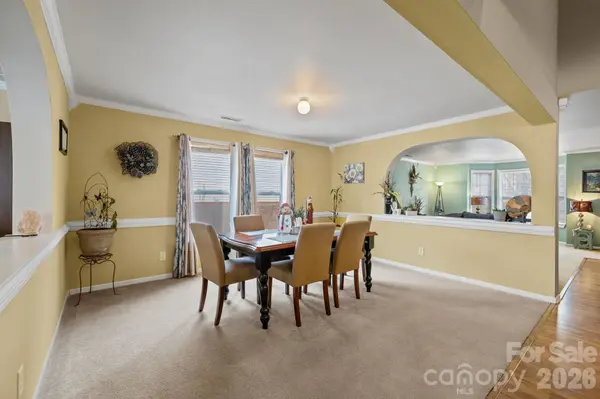 6127 Blue Ash LN, Charlotte, NC 28215