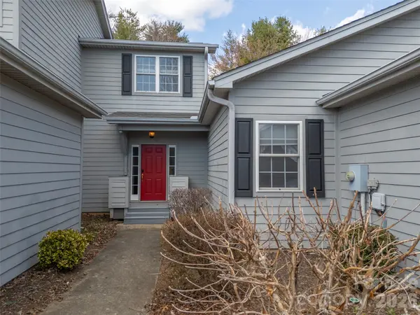 21 Holiday DR, Arden, NC 28704