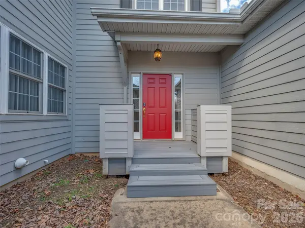 21 Holiday DR, Arden, NC 28704