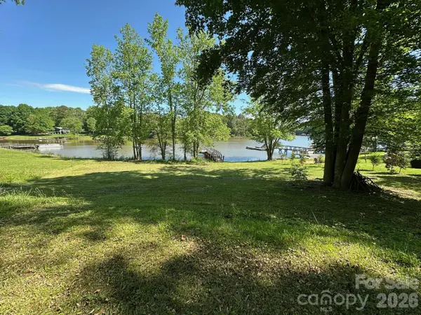 6718 Emerald Isle DR, Sherrills Ford, NC 28673