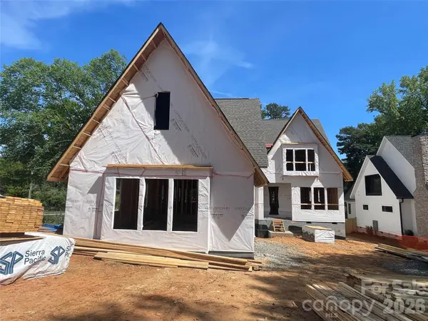 1205 Meadowood LN, Charlotte, NC 28211