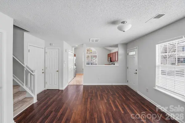8221 Christmas CT, Charlotte, NC 28216