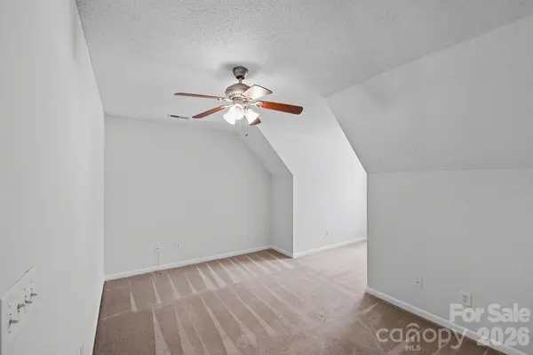 8221 Christmas CT, Charlotte, NC 28216