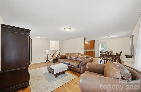 3882 Shadowood DR, Morganton, NC 28655