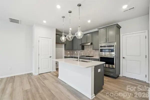 1276 Brawley School RD #B, Mooresville, NC 28117