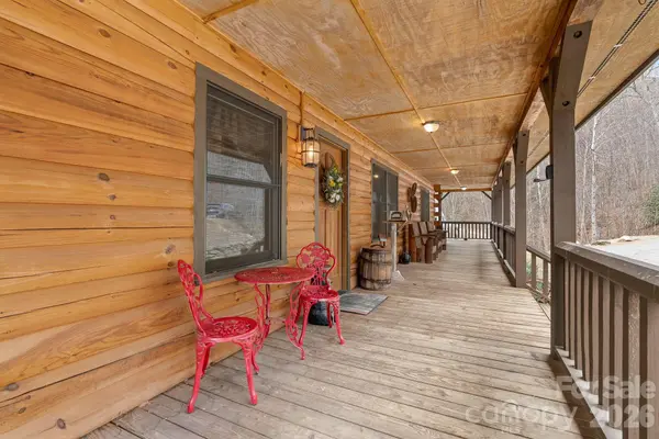264 Moonbeam LN, Clyde, NC 28721