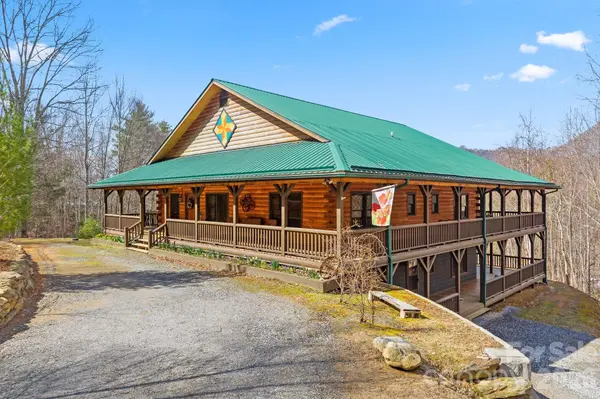 264 Moonbeam LN, Clyde, NC 28721