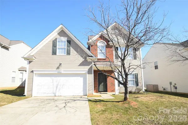 608 Wrayhill DR, Charlotte, NC 28262