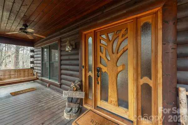 145 Flynn CT, Lake Lure, NC 28746