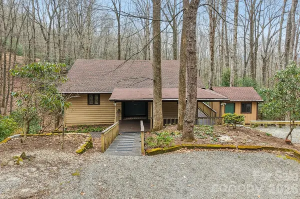 71 N Setsi LN, Brevard, NC 28712