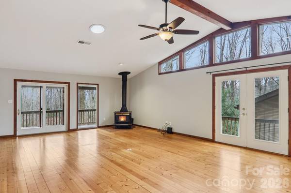 71 N Setsi LN, Brevard, NC 28712